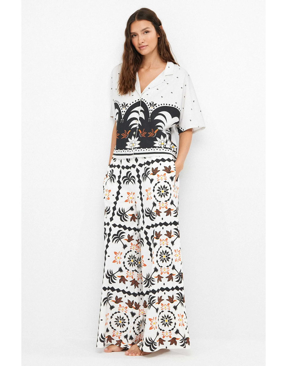 Calça com estampado tropical